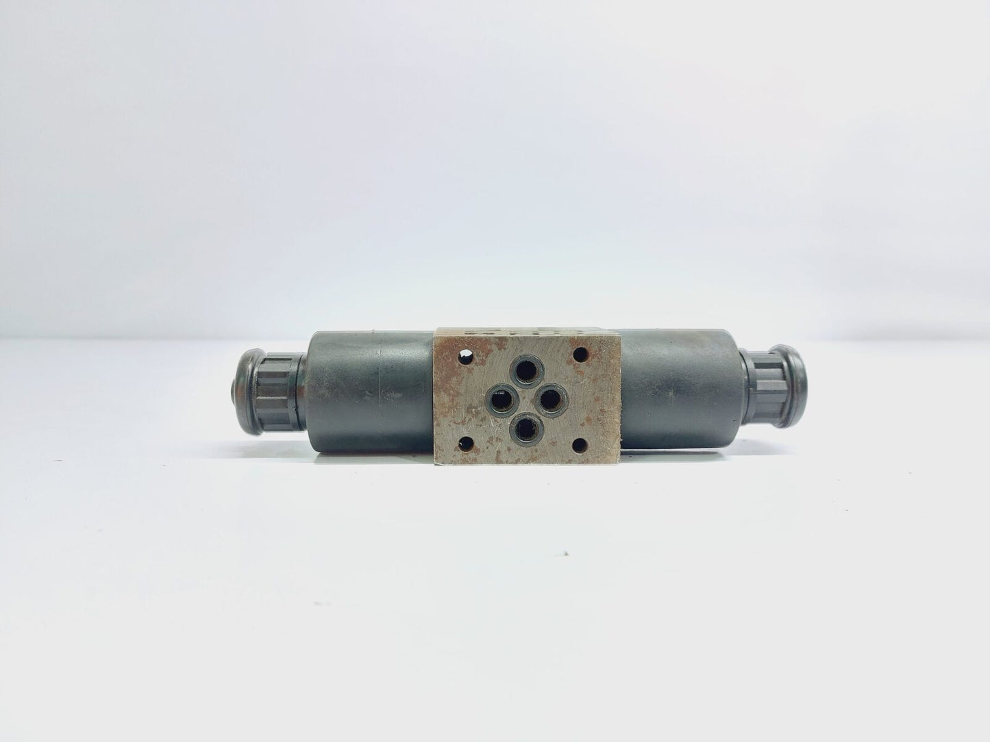 DAMCOS SA-G01-C6S-C230-31ES SOLENOID OPERATIONAL DIRECTIONAL CONTROL VALVE (7)