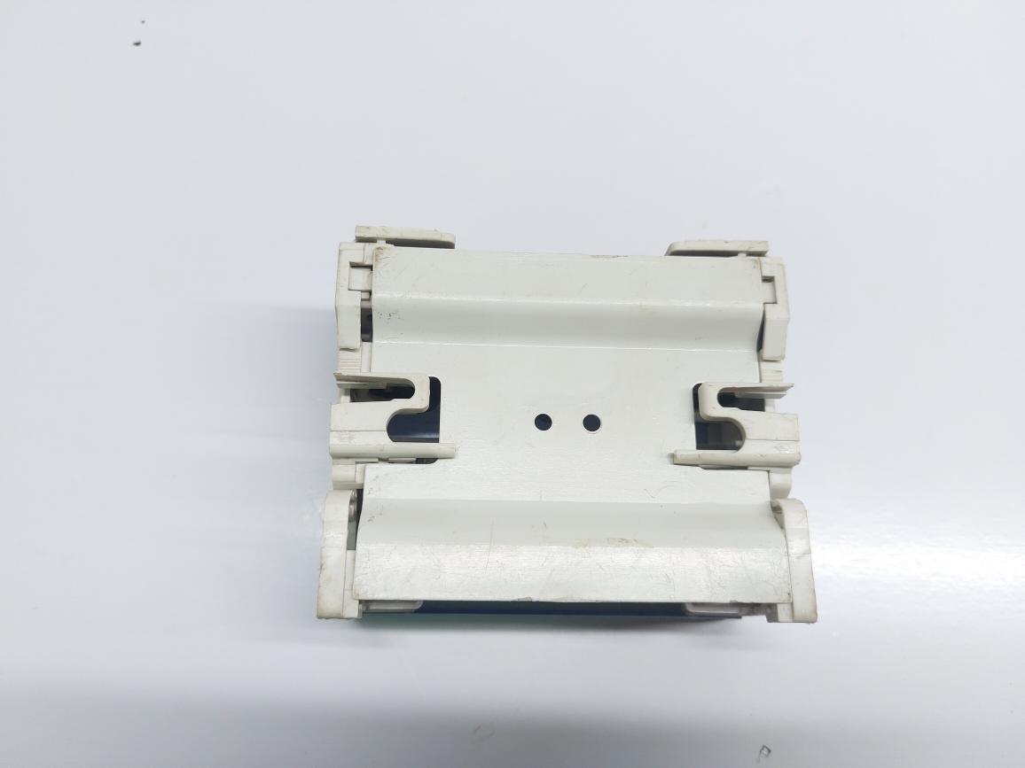 LEGRAND 048 86 POWER DISTRIBUTION BLOCK