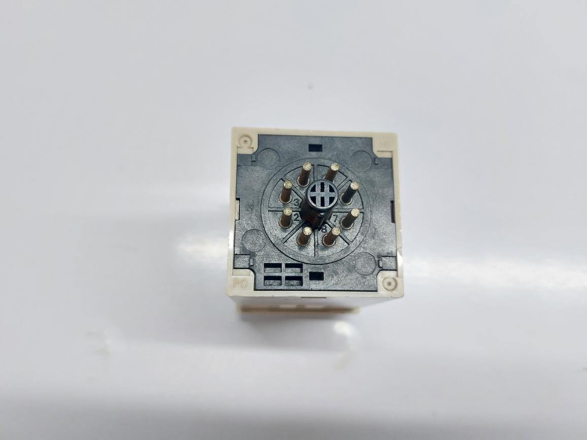 OMRON H3CR-A8EL TIMER