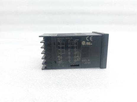 FUJI PXR4TCY1-FB070 TEMPERATURE CONTROLLER