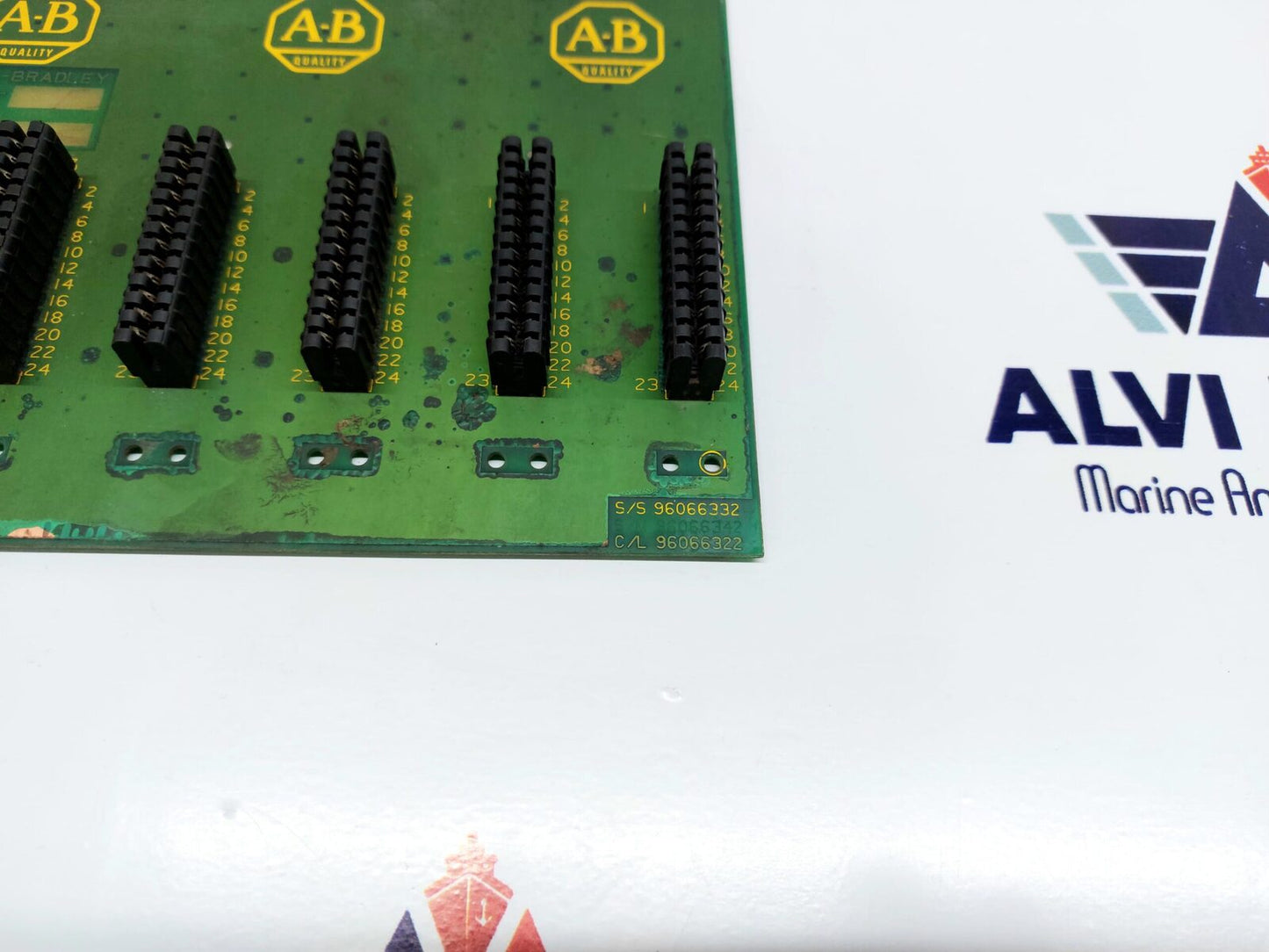 ALLEN-BRADLEY 960188-01FT11 CHASIS CIRCUIT BOARD 8-SLOT RACK (4)