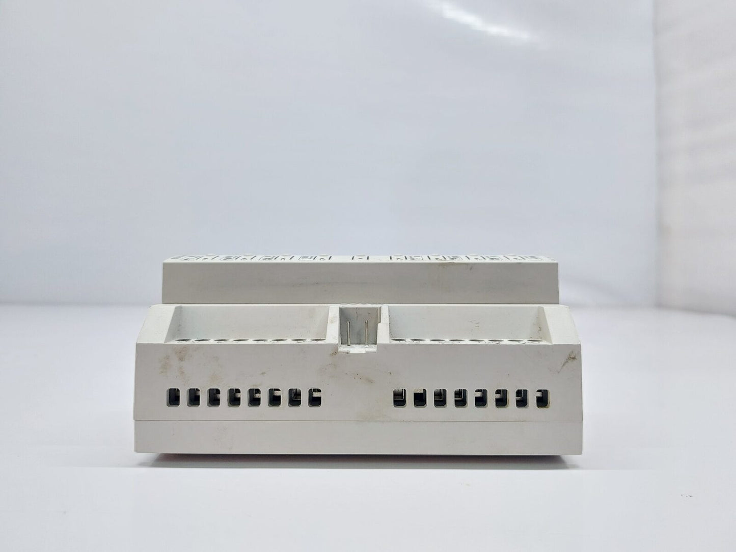 ZENNIO KNX MAXINBOX 16 PLUS MULTIFUNCTION ACTUATOR ZIO-MB16P