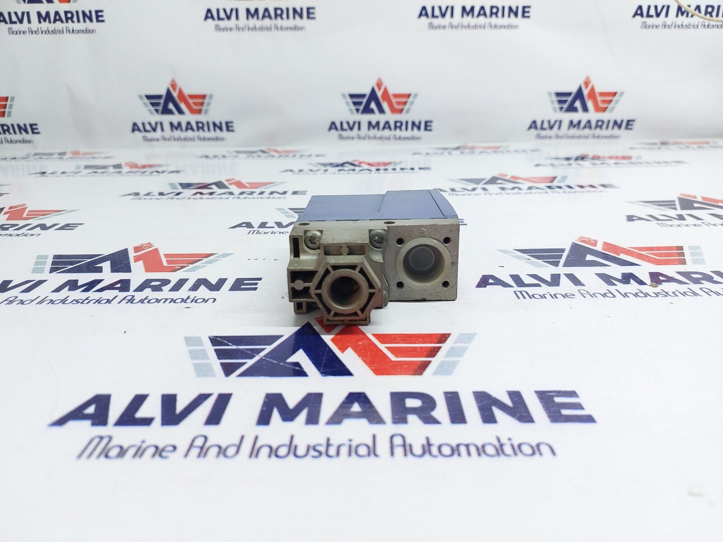 TELEMECANIQUE NAUTILUS XML A004A2S11 PRESSURE SWITCH (5)