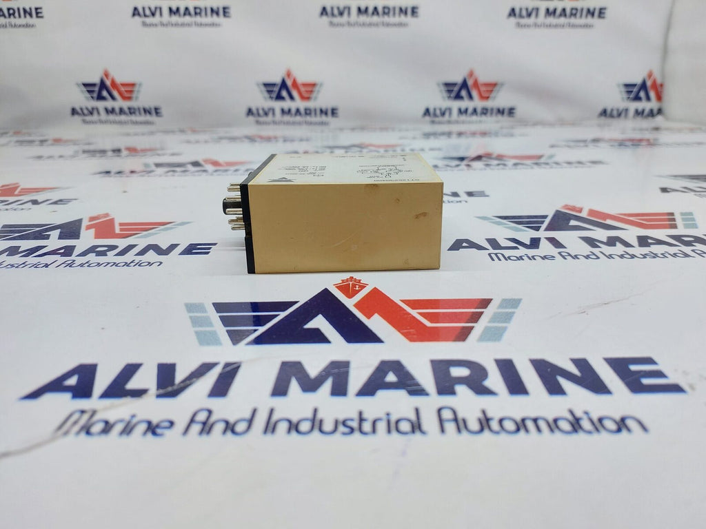 CARLO GAVAZZI PT 100 CONTROLLER ST 125 230 WITH BASE (5)