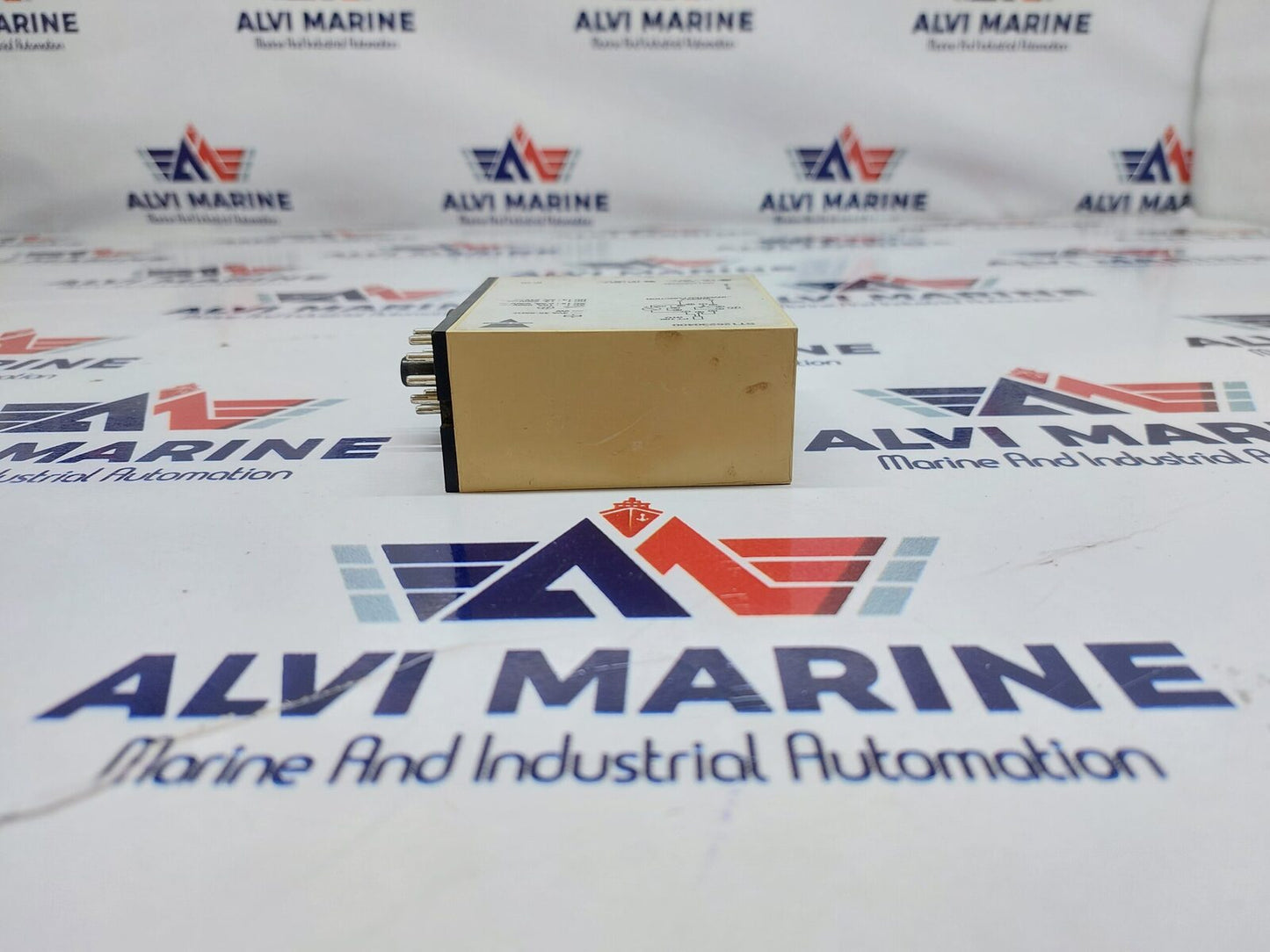 CARLO GAVAZZI PT 100 CONTROLLER ST 125 230 WITH BASE (5)