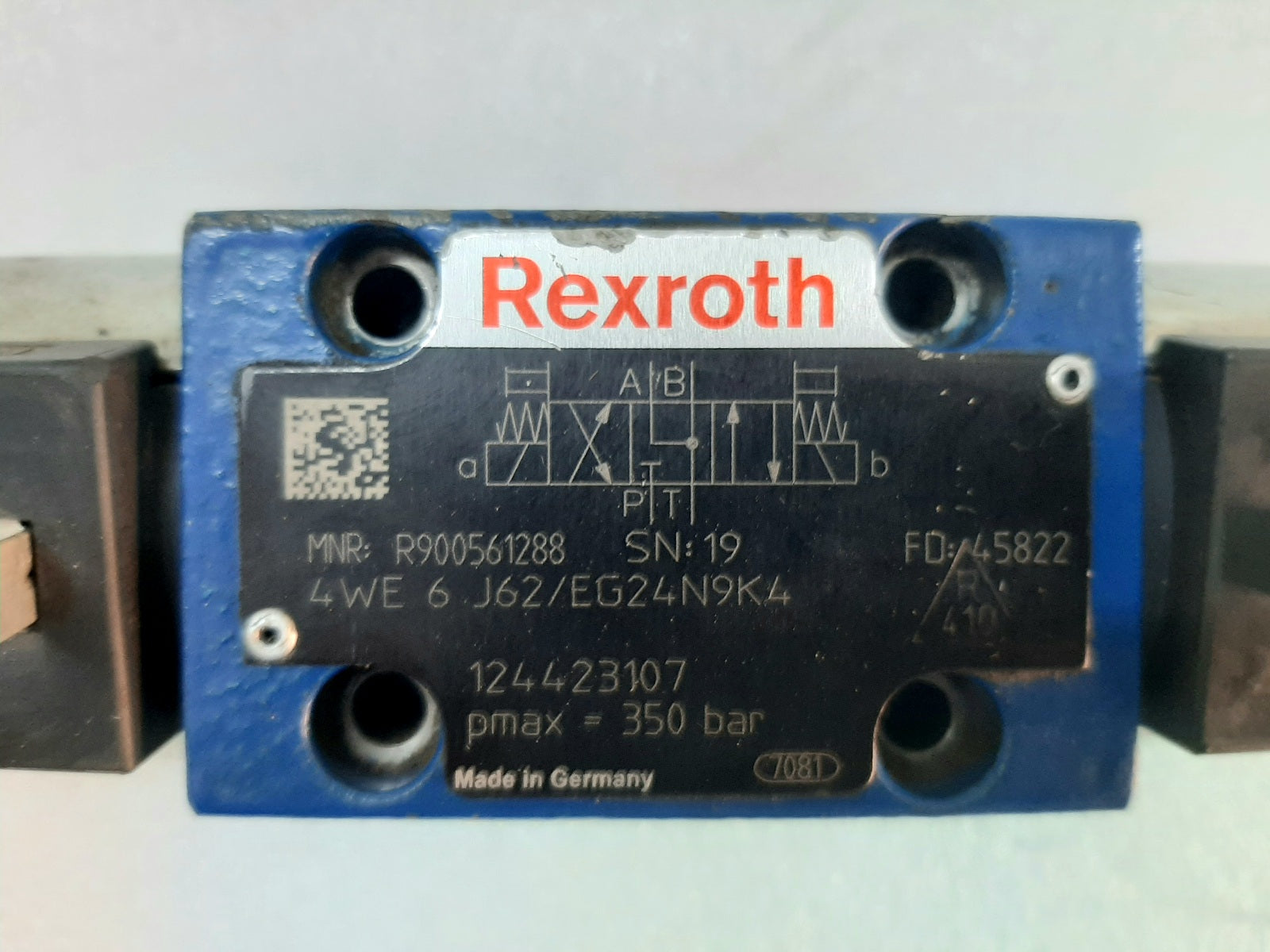 REXROTH R900561288 SOLENOID VALVE 4WE 6 J62EG24N9K4 (3)