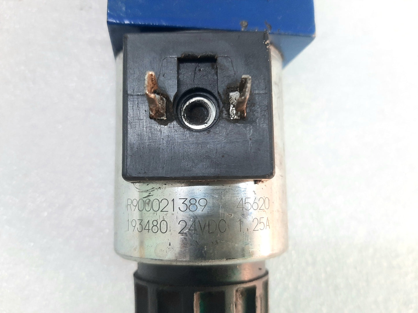 REXROTH R901360527 SOLENOID VALVE (4)