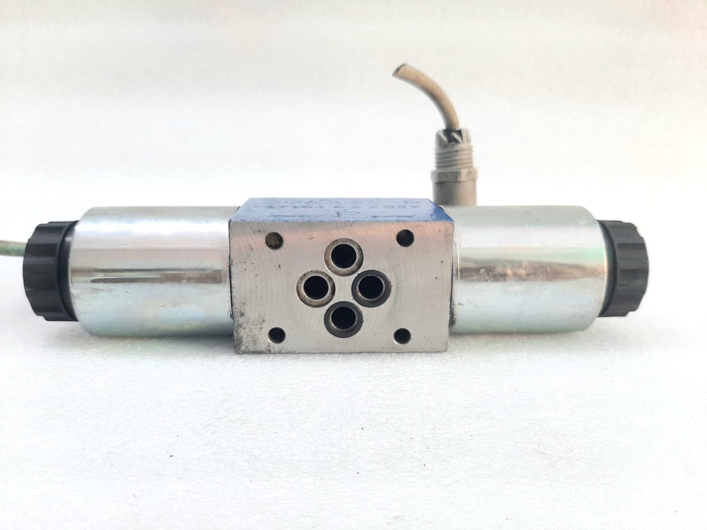 REXROTH R900572738 DIRECTIONAL SPOOL VALVE 4WE 6 E67-62EG24N9K4T06 (4)