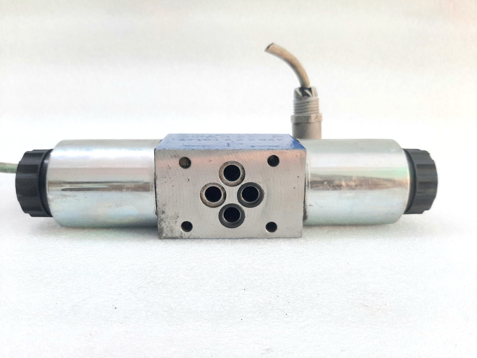 REXROTH R900572738 DIRECTIONAL SPOOL VALVE 4WE 6 E67-62EG24N9K4T06 (4)