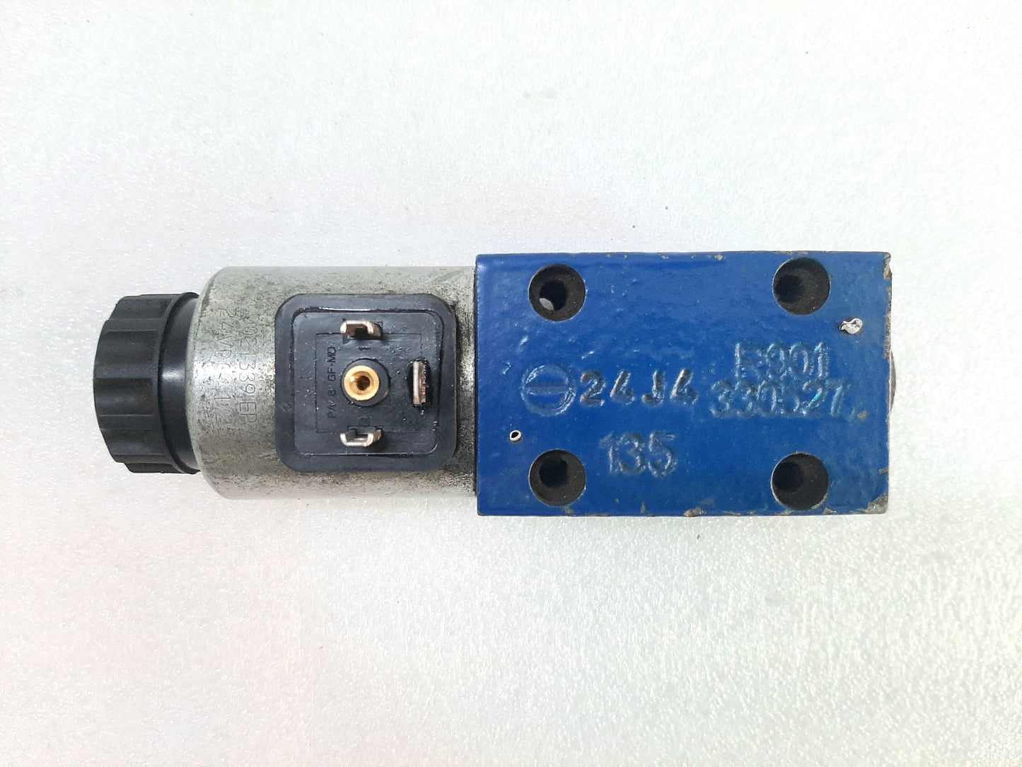 REXROTH R901330527 SOLENOID VALVE (2)