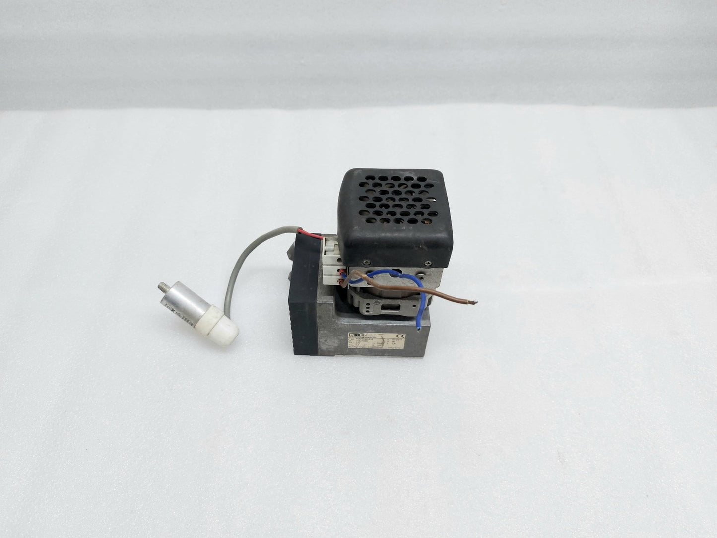 KNF PM23802-838 DIAPHRAGM VACUUM PUMP