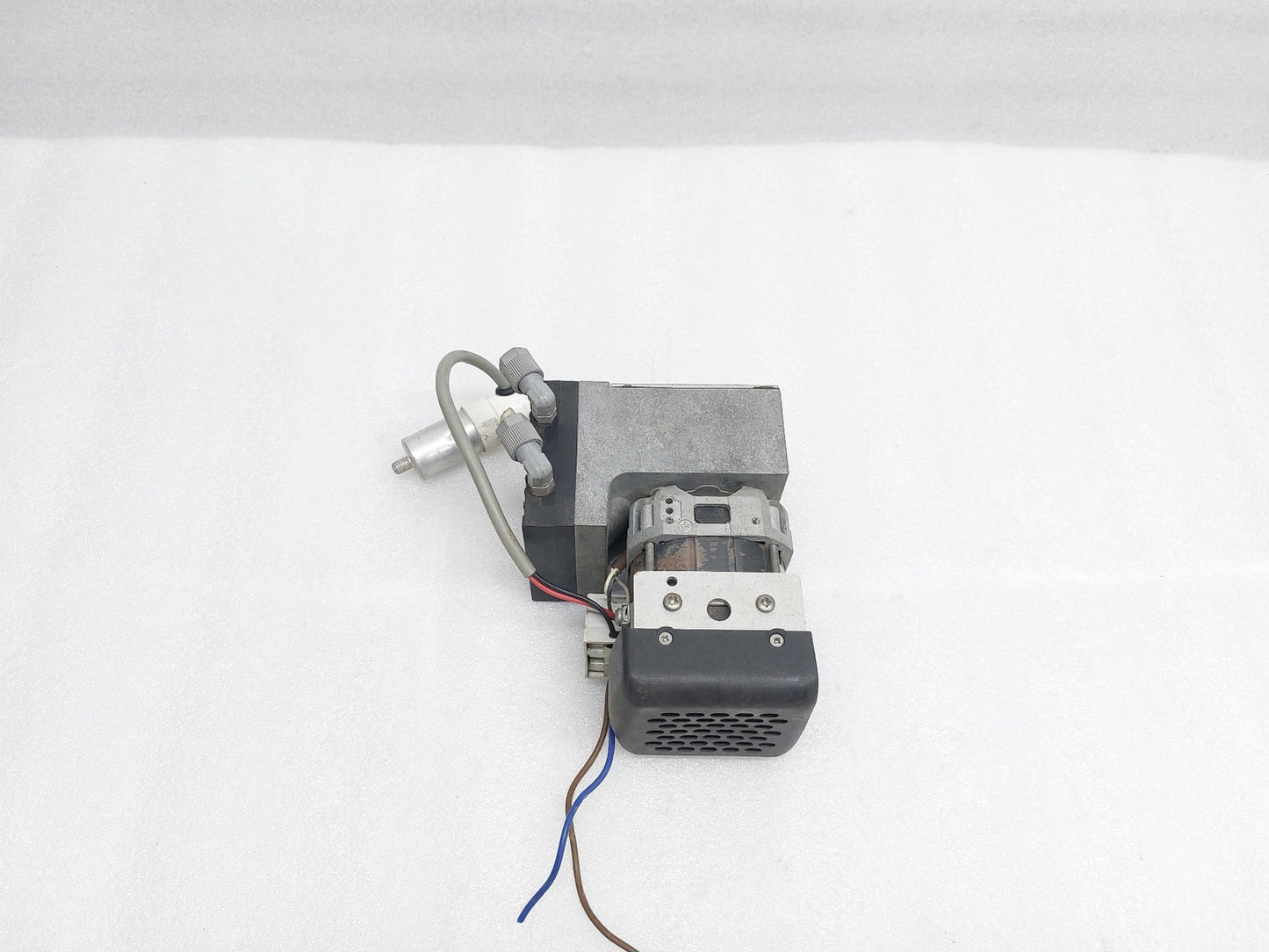 KNF PM23802-838 DIAPHRAGM VACUUM PUMP (4)
