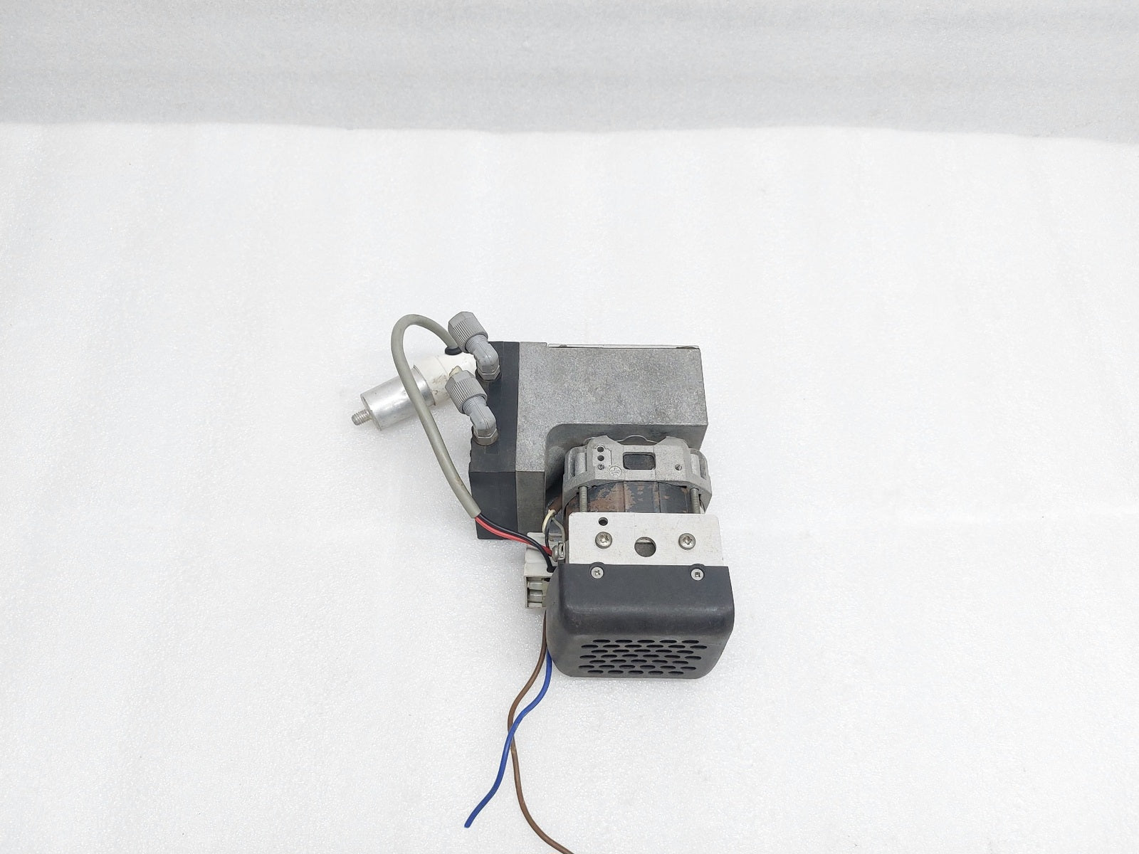 KNF PM23802-838 DIAPHRAGM VACUUM PUMP (4)