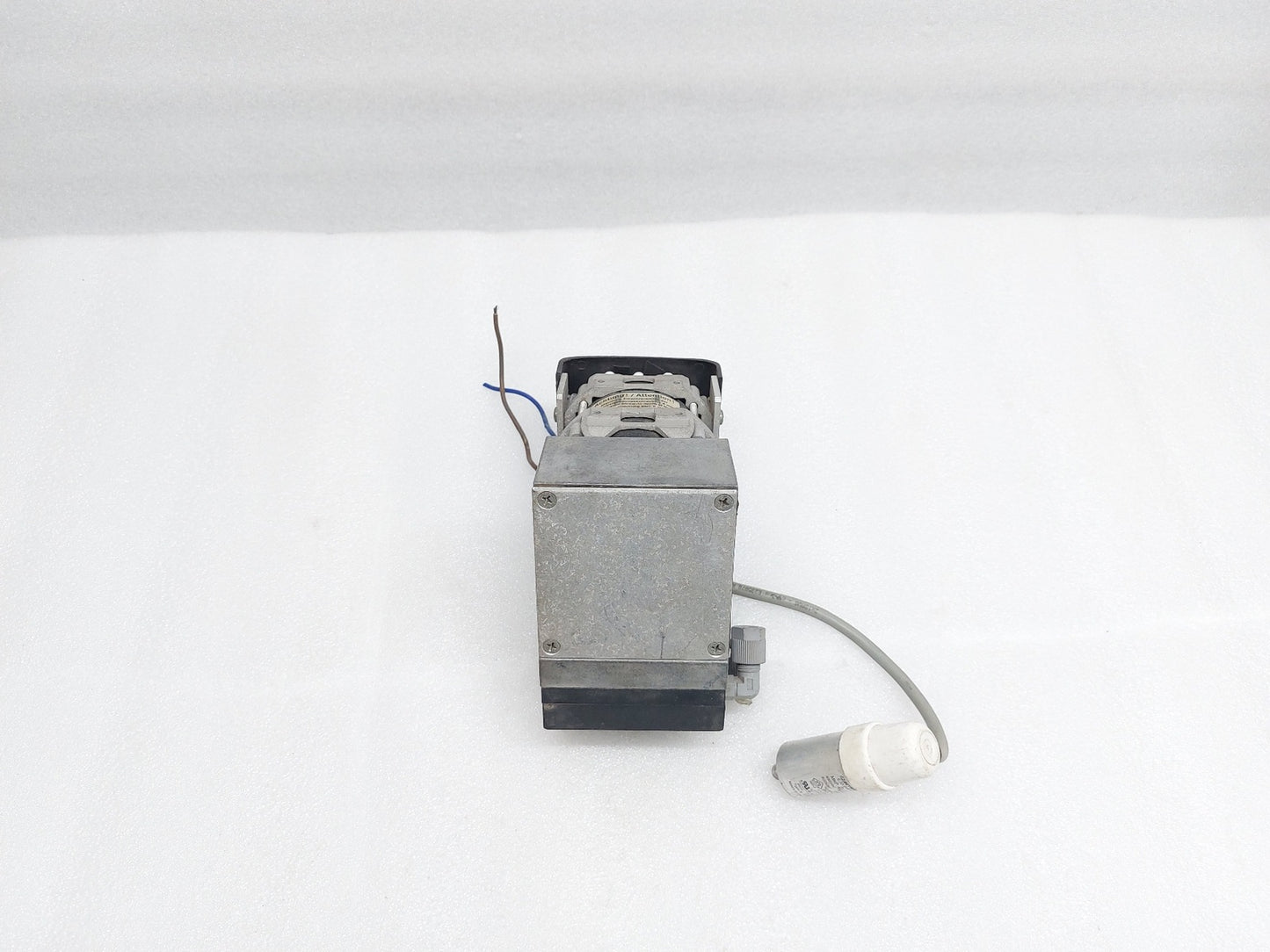 KNF PM23802-838 DIAPHRAGM VACUUM PUMP