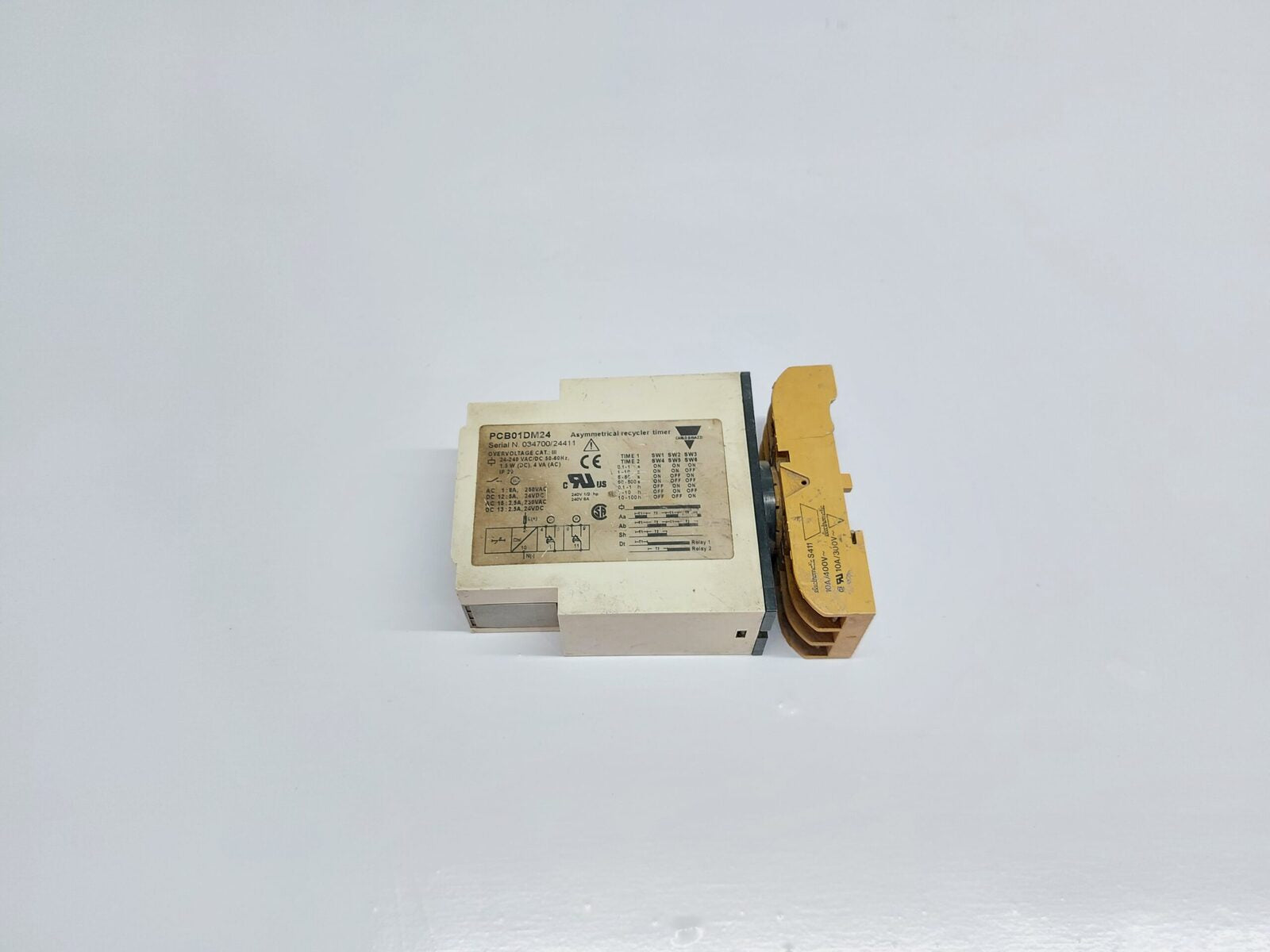 CARLO GAVAZZI PCB01DM24 ASYMMETRICAL RECYCLER TIMER WITH BASE (2)