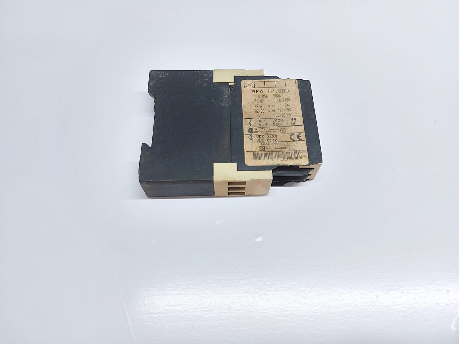 TELEMECANIQUE RE4 TP13BU TIME DELAY RELAY 0.05S...300H