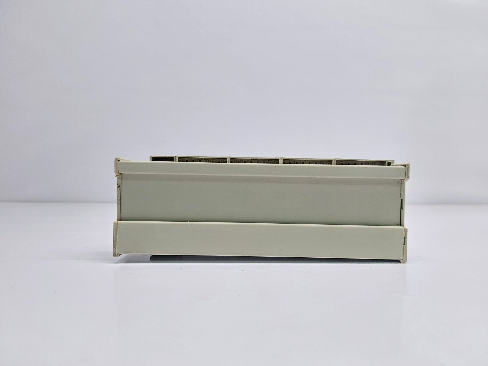 TELEMECANIQUE ABE7-R16S210 16 RELAY OUTPUT MODULE