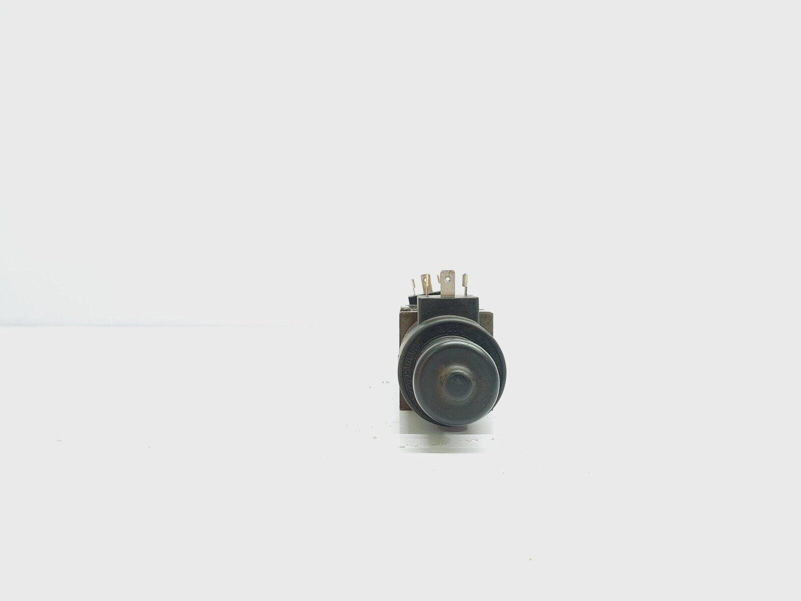 DAMCOS SA-G01-C6S-C230-31ES SOLENOID OPERATIONAL DIRECTIONAL CONTROL VALVE