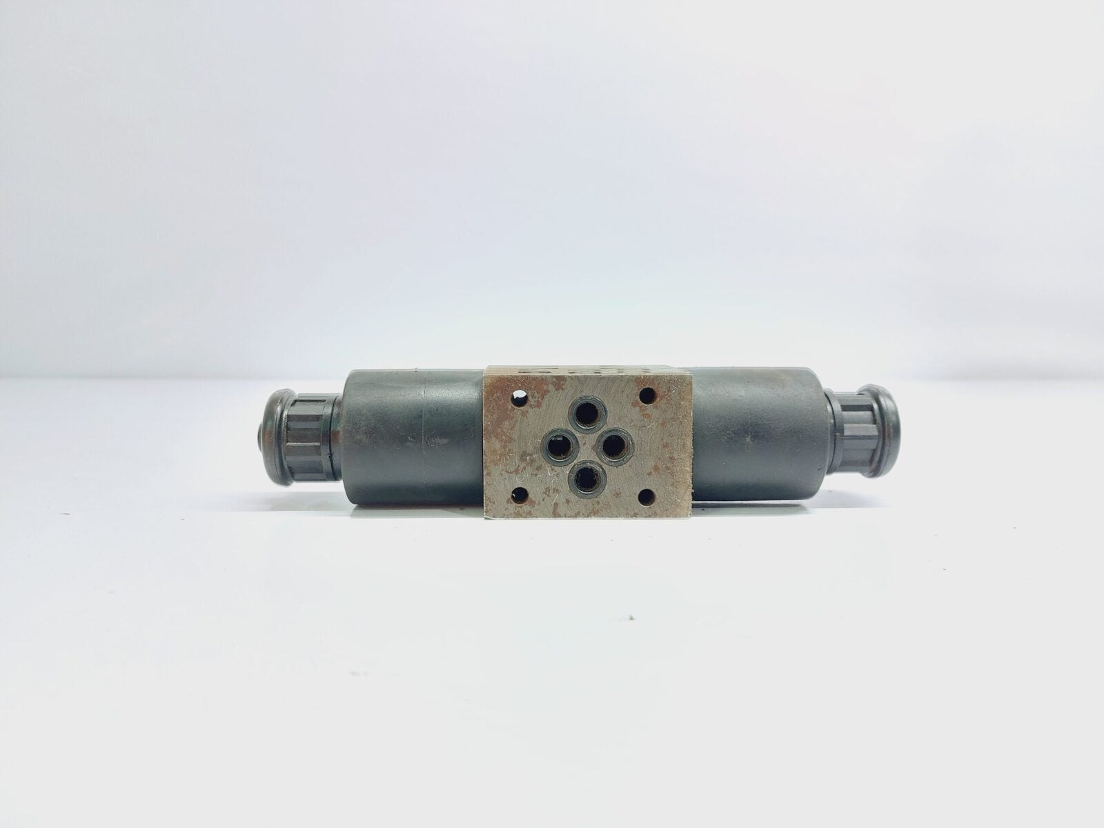 DAMCOS SA-G01-C6S-C230-31ES SOLENOID OPERATIONAL DIRECTIONAL CONTROL VALVE (7)