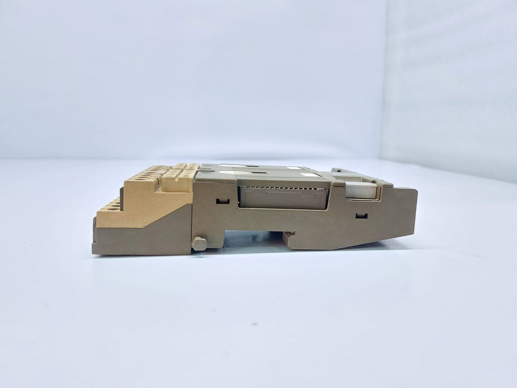 SIEMENS SIMATIC S5 6ES5 700-8MA11 BUS MODULE