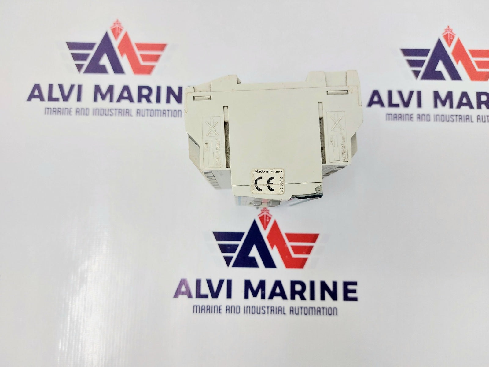 HAGER TYA610B 8-CHANNEL SWITCHING ACTUATOR