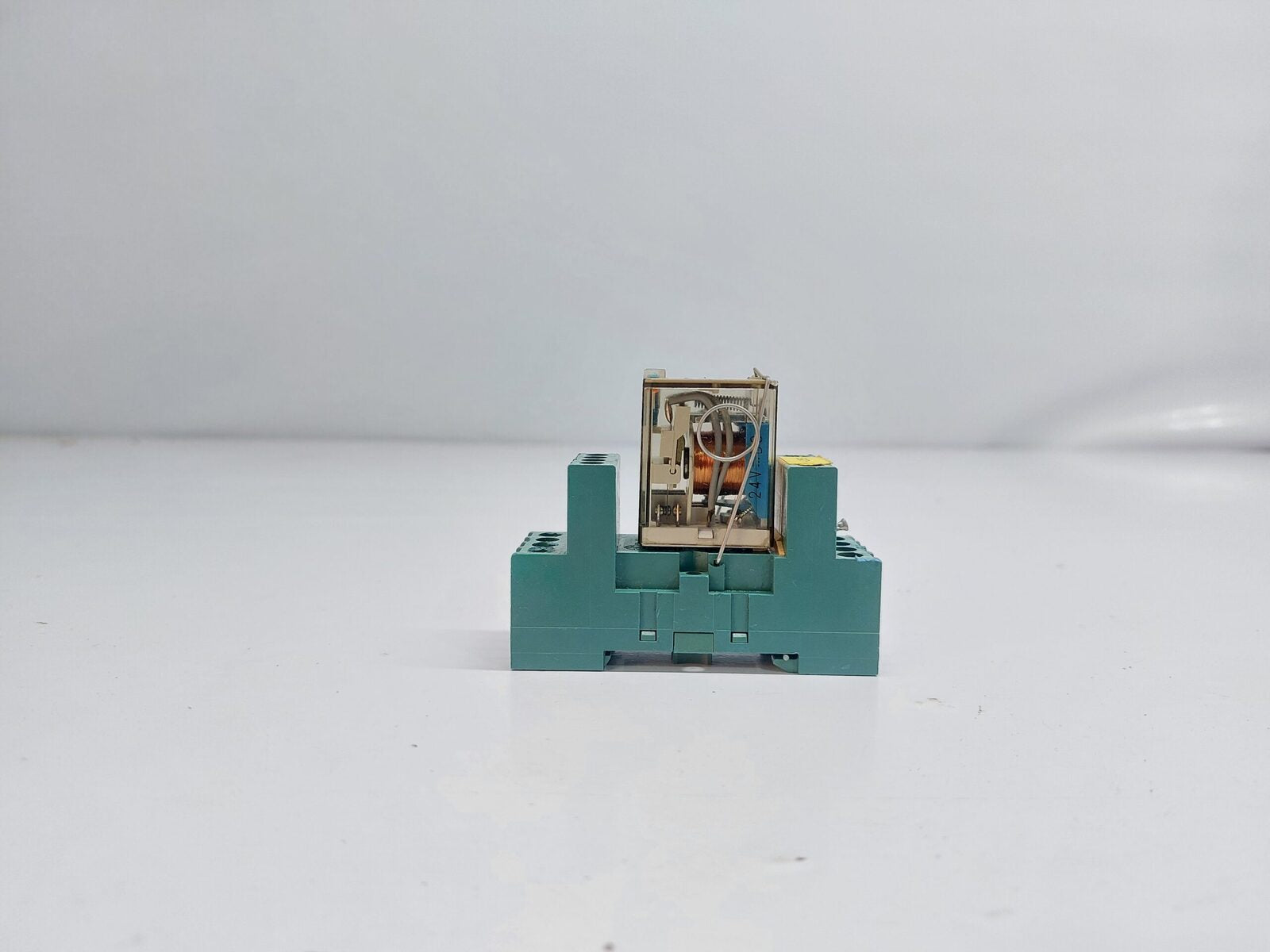 FINDER 55.34 RELAY WITH BASE