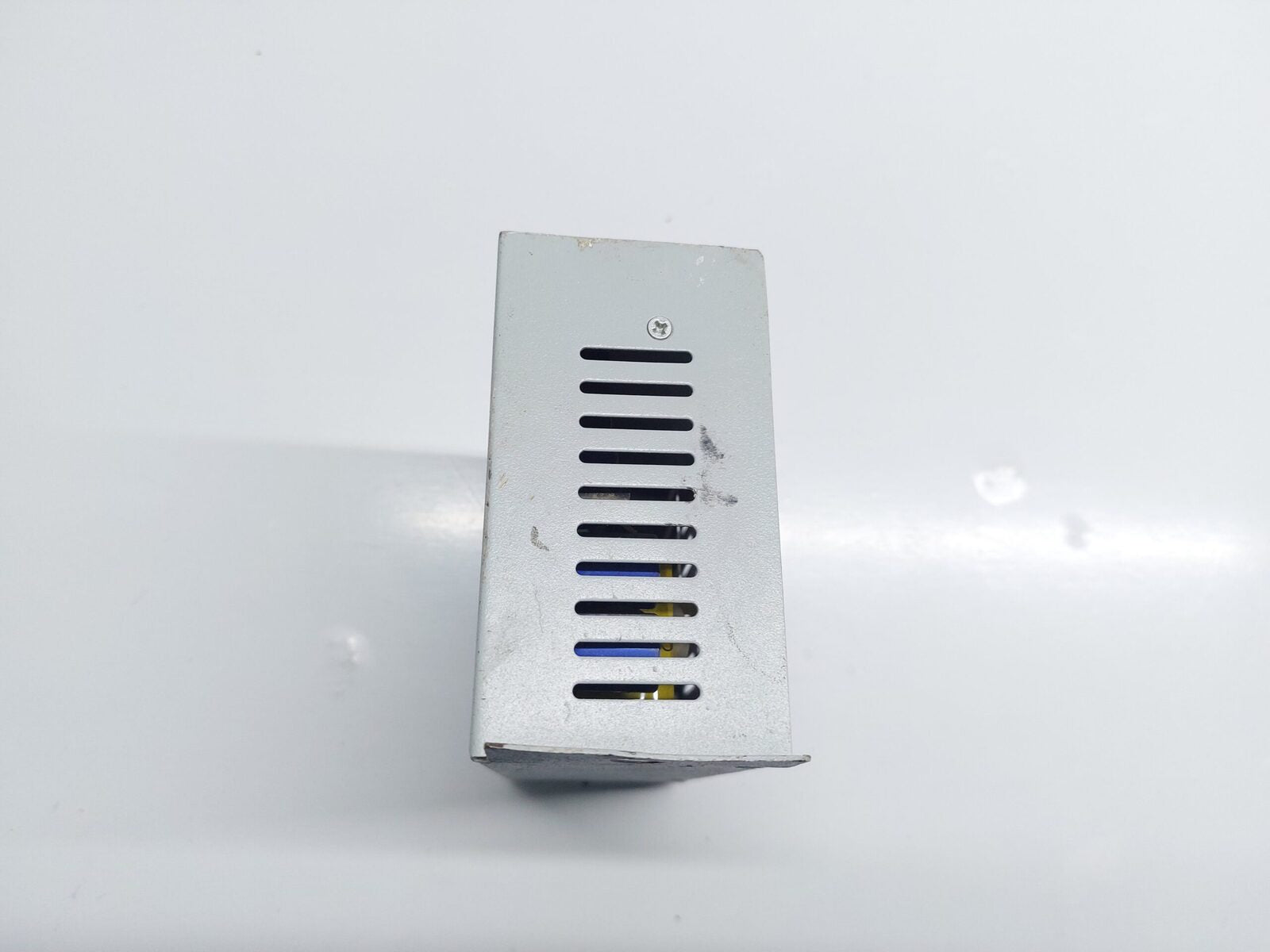 NHP BATTERY CHARGER 12V DC-10A (5)