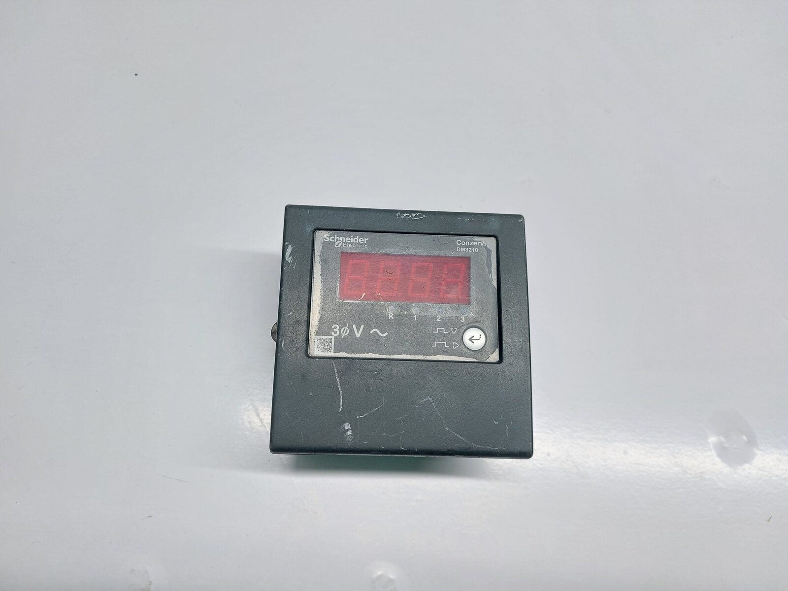 SCHNEIDER ELECTRIC CONZERV DM3210 THREE PHASE VOLTMETER