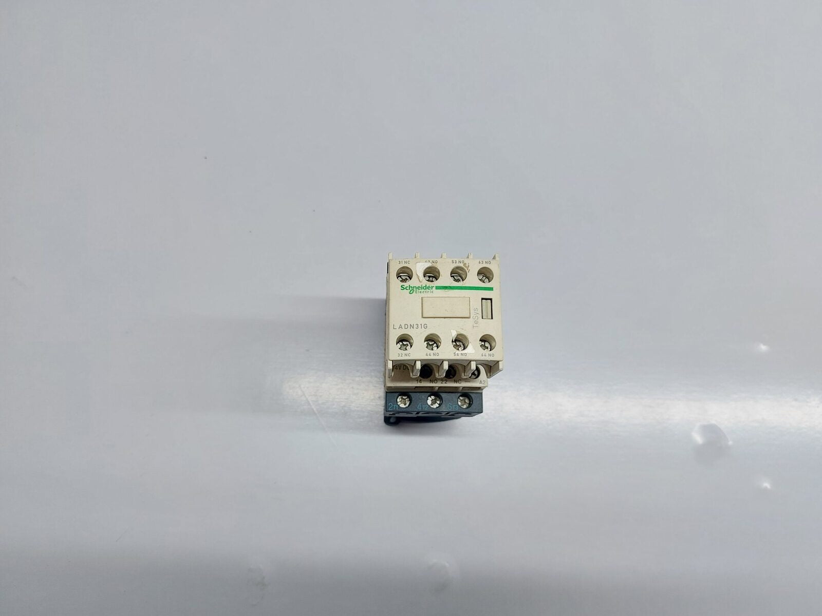 SCHNEIDER ELECTRIC LADN31G CONTACTOR LAD4TBDL (2)