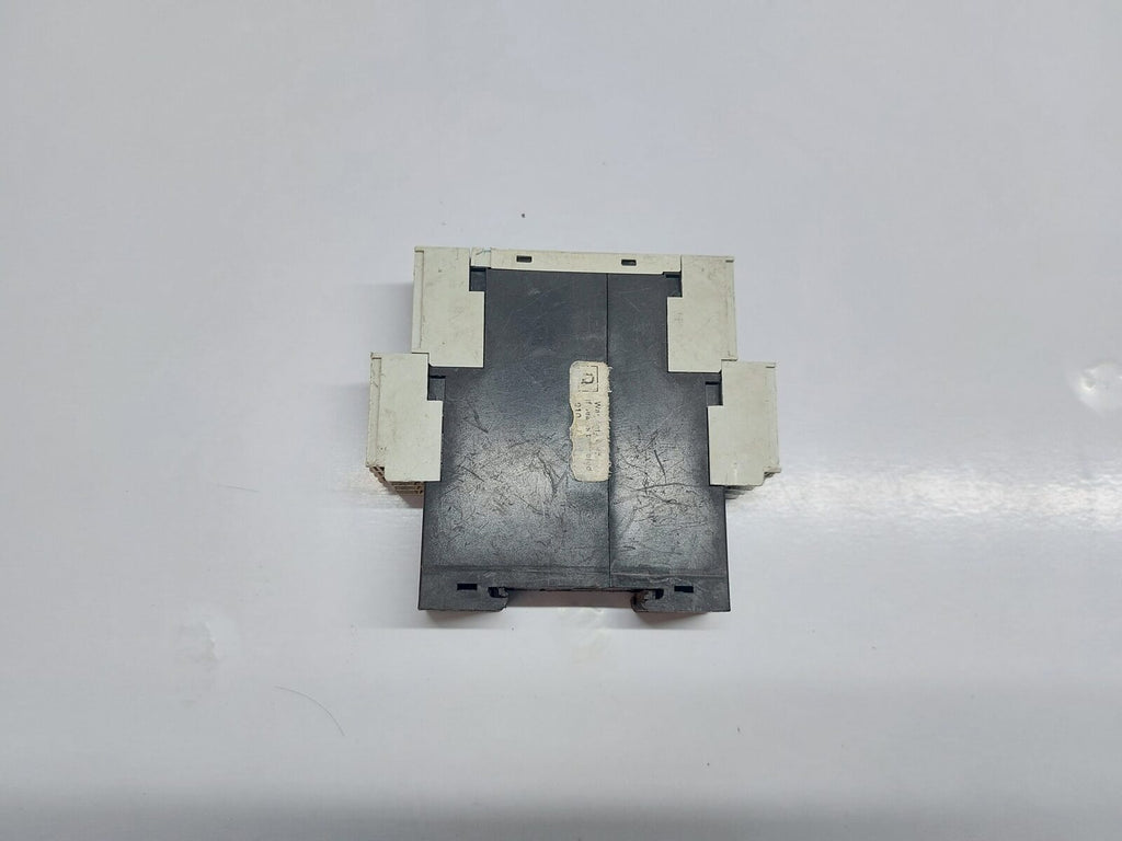 SIEMENS 3RP1533-1AP30 TIMING RELAY (3)