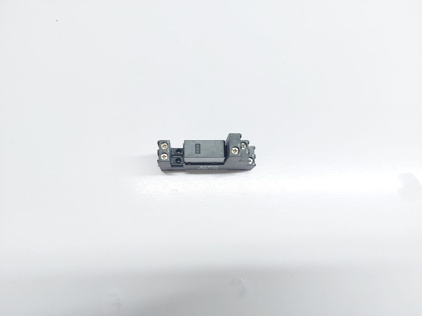 PLA PMC-1C RELAY SOCKET (1)