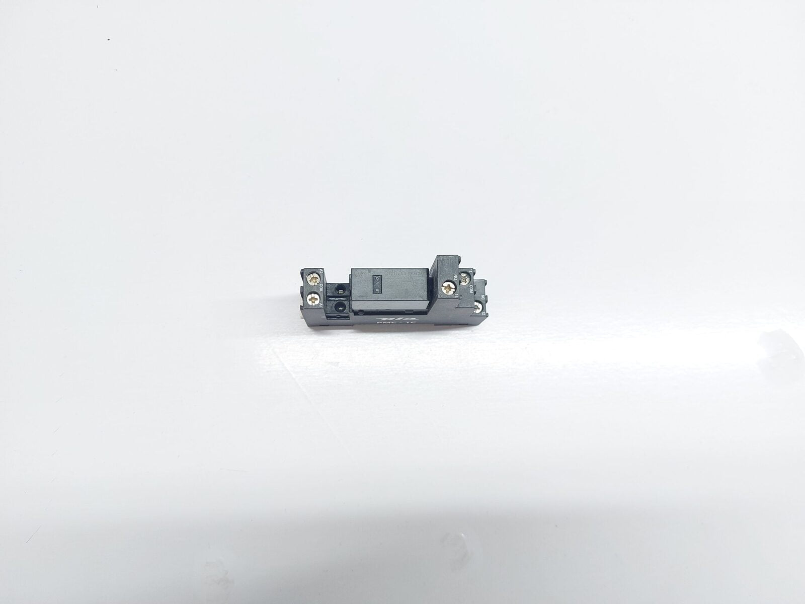 PLA PMC-1C RELAY SOCKET (1)
