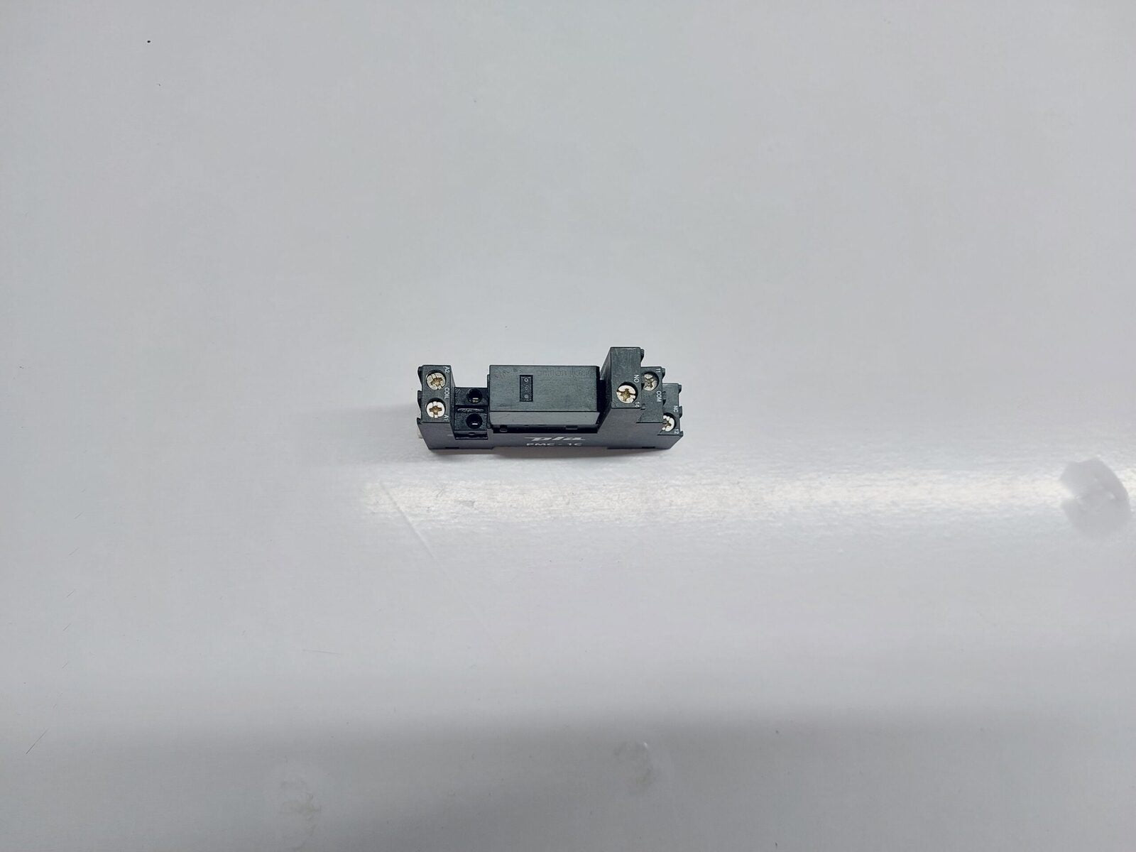 PLA PMC-1C RELAY SOCKET (2)