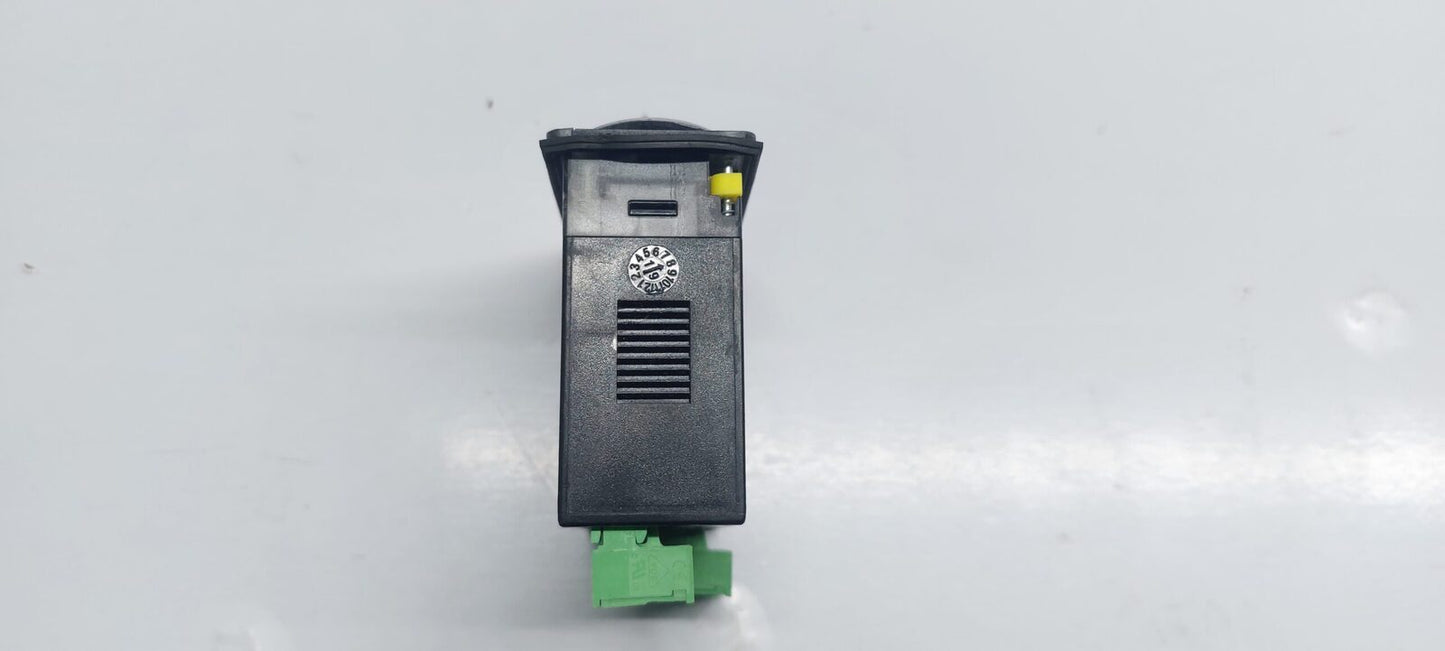 CAREL PYWR1Z05U7 DIGITAL TEMPERATURE THERMOSTAT CONTROLLER