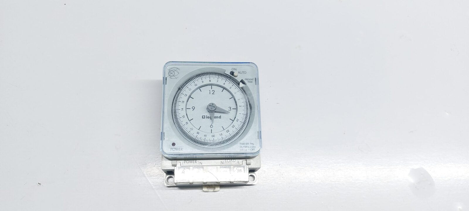 LEGRAND 649 915 MXIREC 4QT SURFACE MOUNTING TIME SWITCH (2)