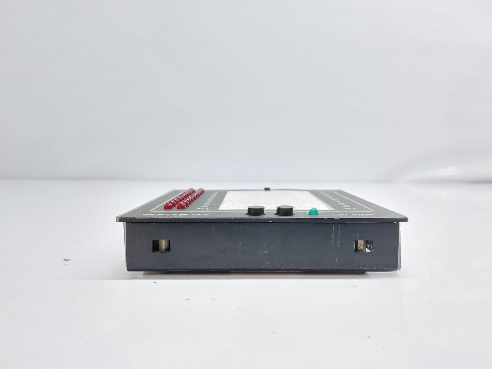 SELCO M1000-24-00B ALARM ANNUNCIATOR