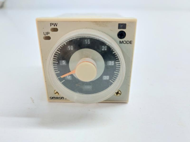 OMRON H3CR-A8 TIMER RELAY