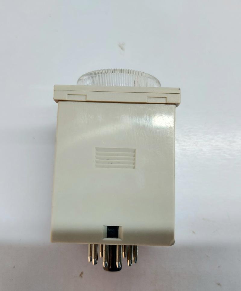 OMRON H3CR-A TIMER