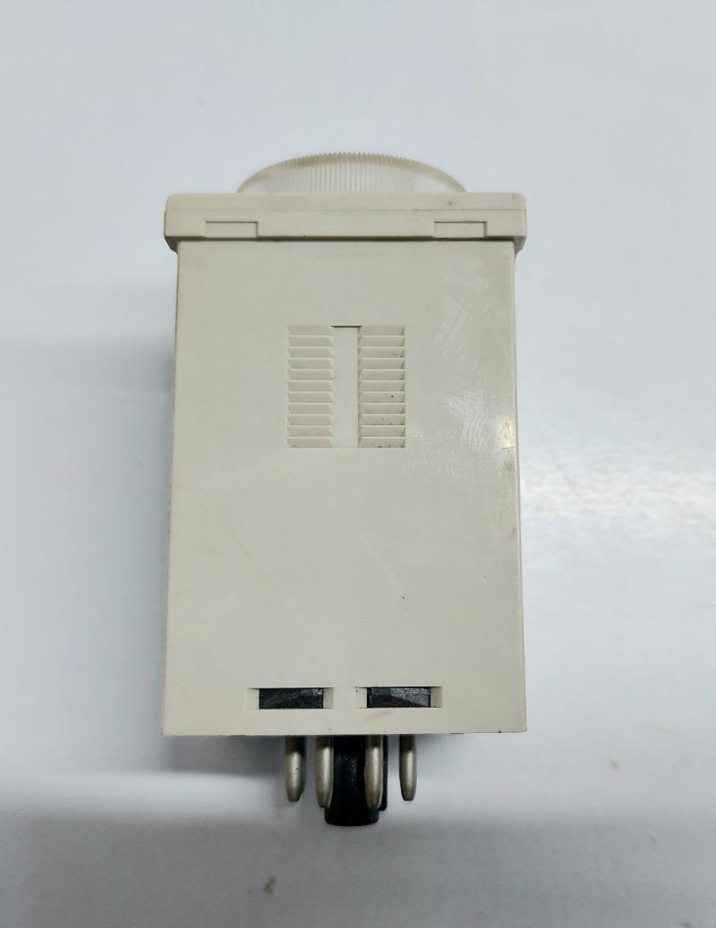 OMRON H3CR-H8L TIMER 0-12 SEC