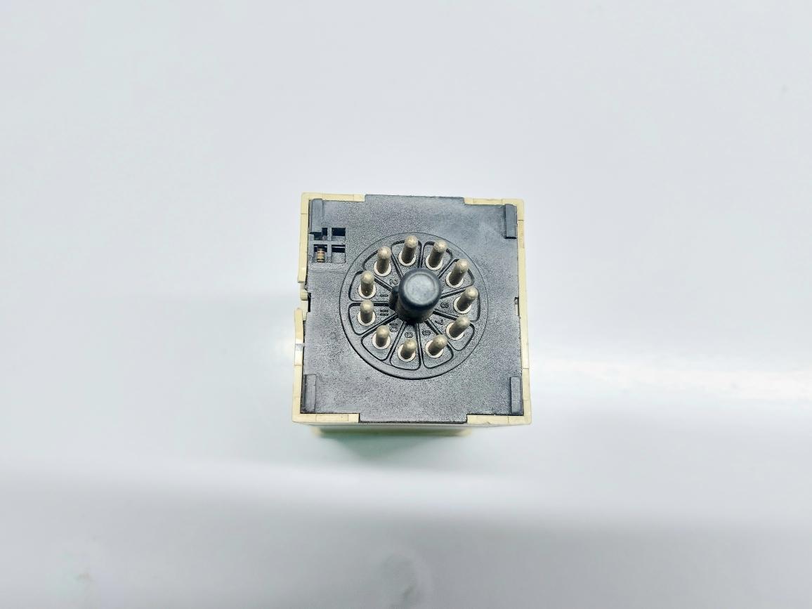FUJI ELECTRIC PXZ-4 PXZ4TAY2-1V000 TEMPERATURE CONTROLLER