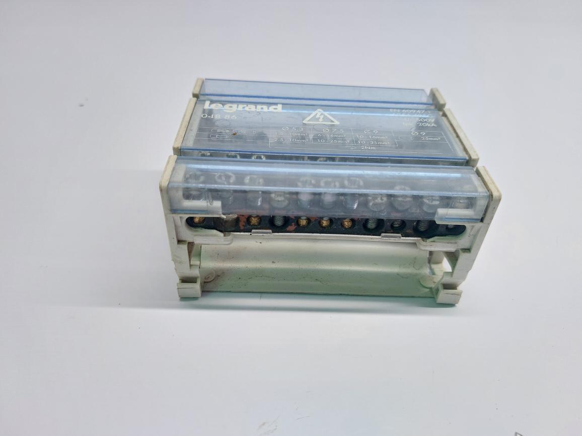 LEGRAND 048 86 POWER DISTRIBUTION BLOCK