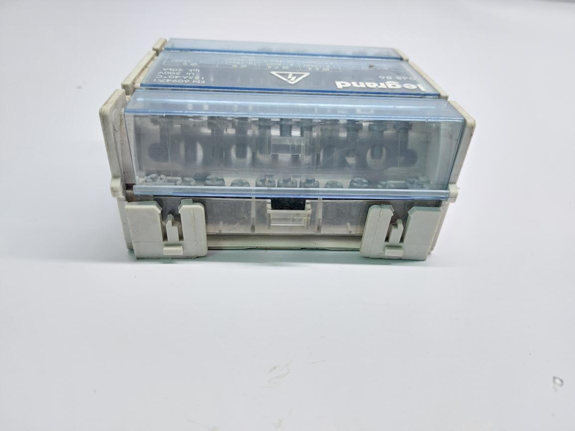 LEGRAND 048 86 POWER DISTRIBUTION BLOCK