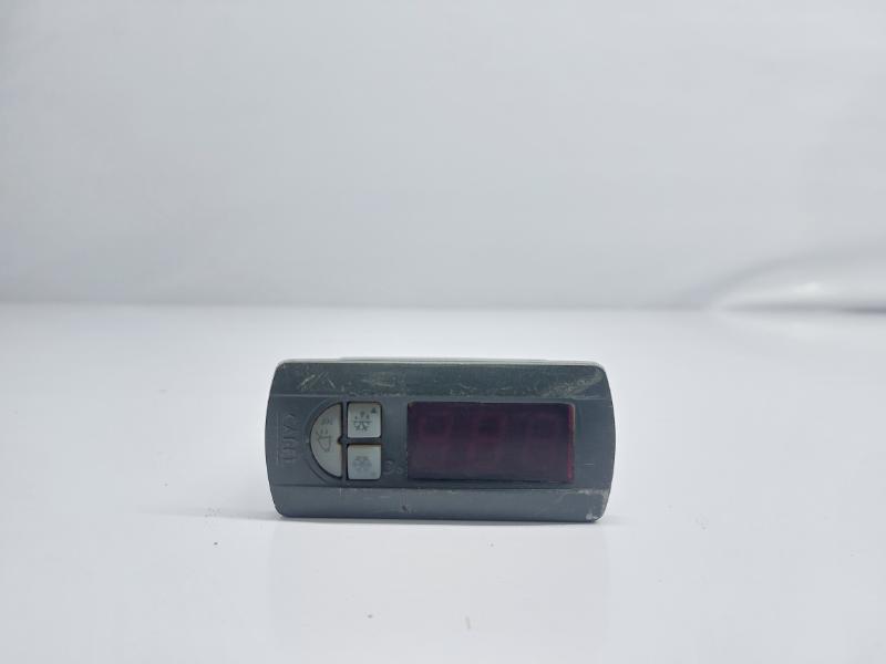 CAREL PJ32S0P000 TEMPERATURE CONTROLLER