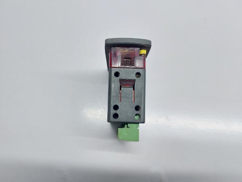 CAREL PJ32S0P000 TEMPERATURE CONTROLLER