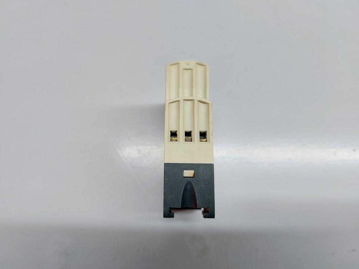 TELEMECANIQUE RE8TA31BU TIME RELAY 0.3S-30S