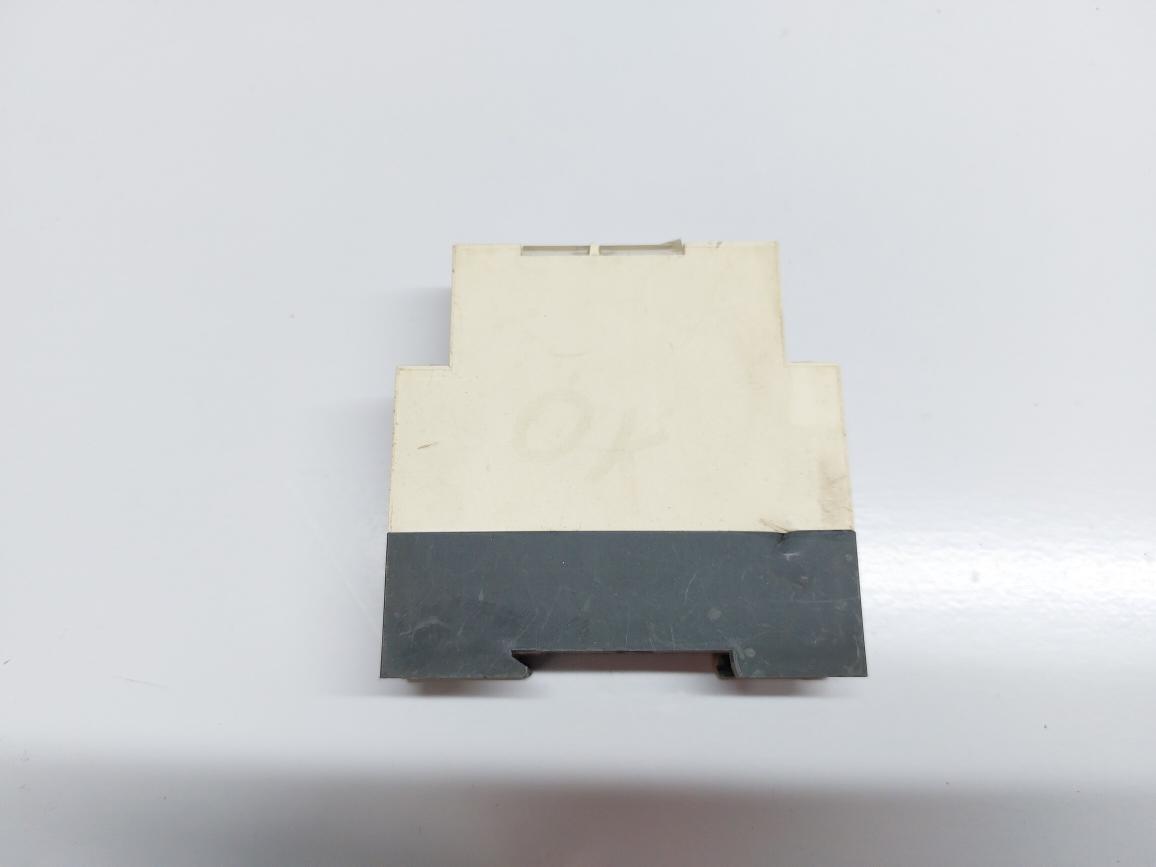 TELEMECANIQUE RE7TP13BU TIME DELAY RELAY
