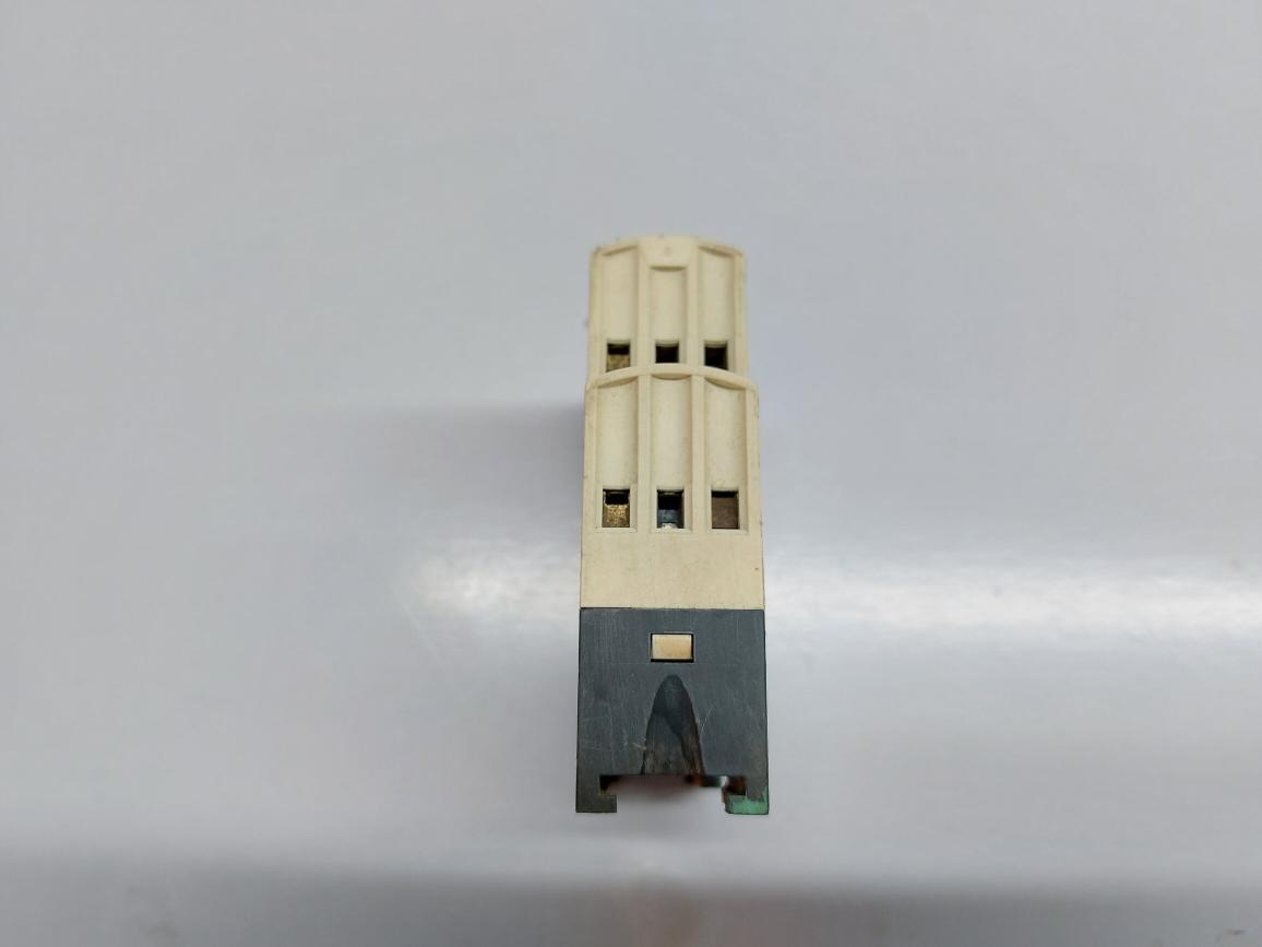 TELEMECANIQUE RE7TP13BU TIME DELAY RELAY