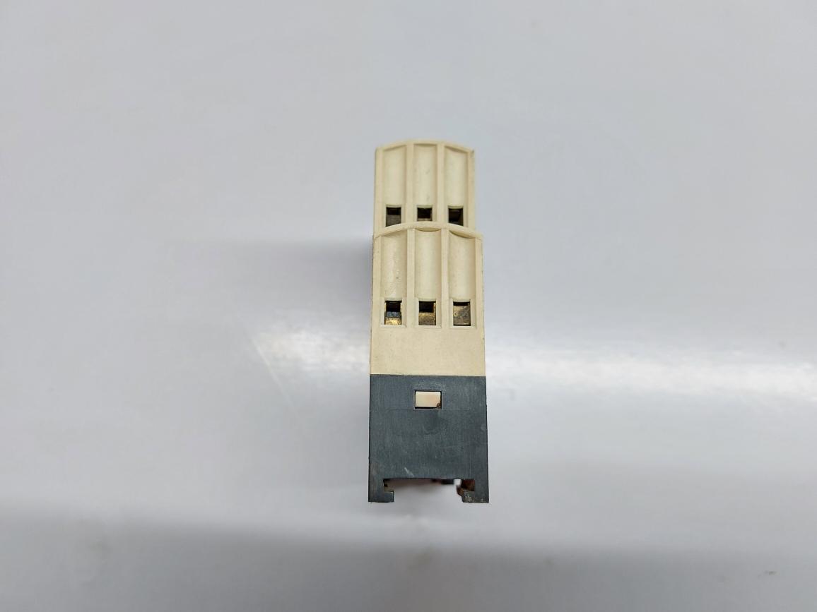 TELEMECANIQUE RE7TP13BU TIME DELAY RELAY