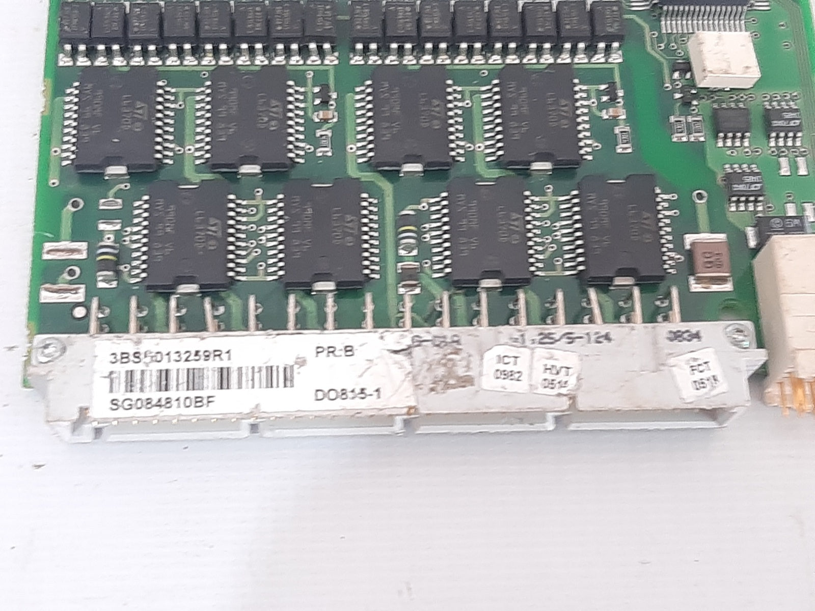 ABB 3BSE013259R1 PR B DIGITAL OUTPUT MODULE CARD DO815-1 (2)