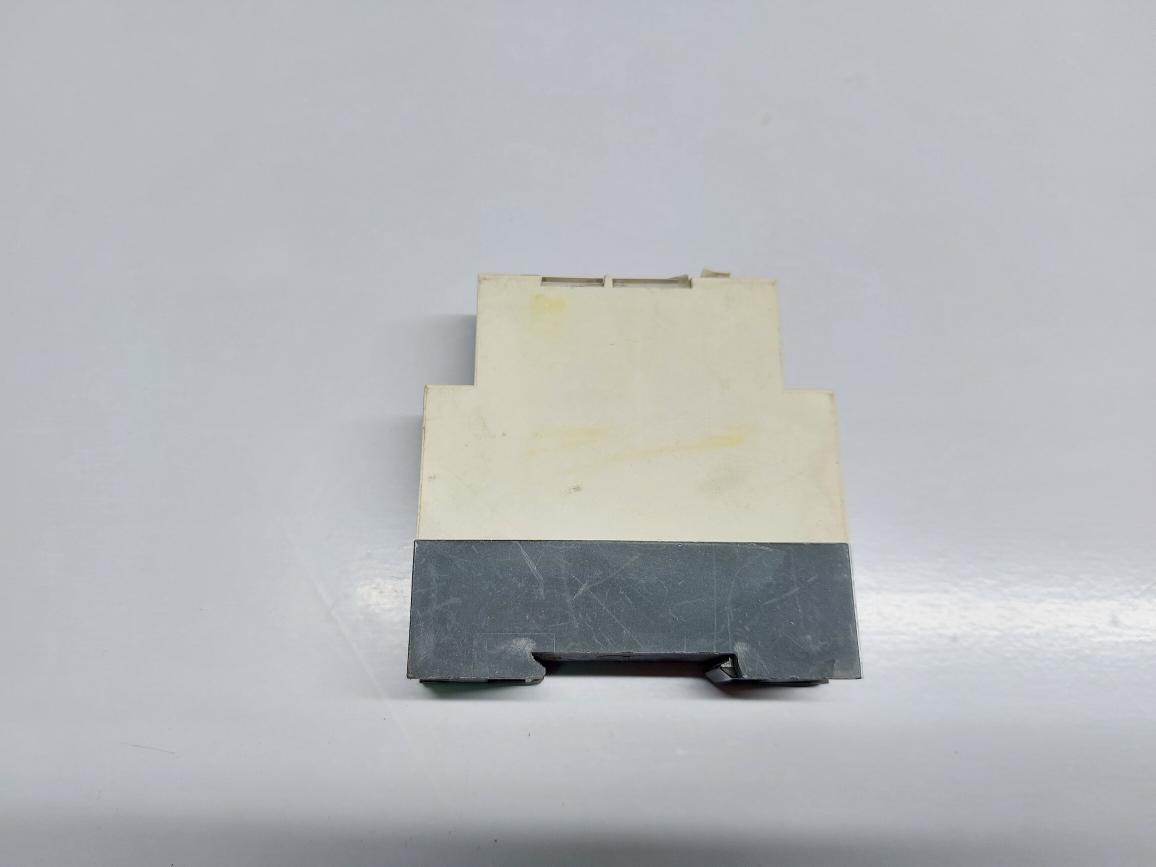 TELEMECANIQUE RE7CV11BU TIME RELAY